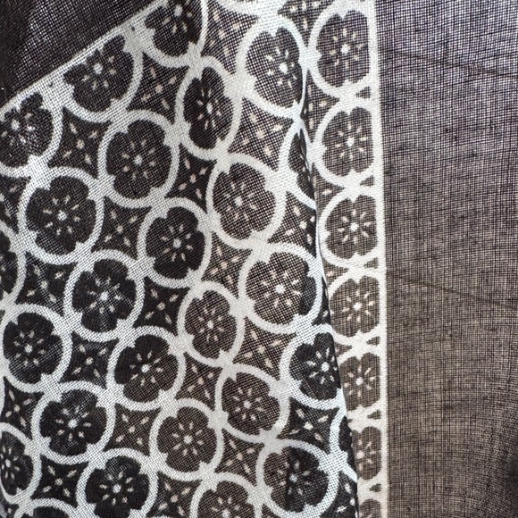 Black and Beige Geometric Patterned Scarf - Picture 3 of 7